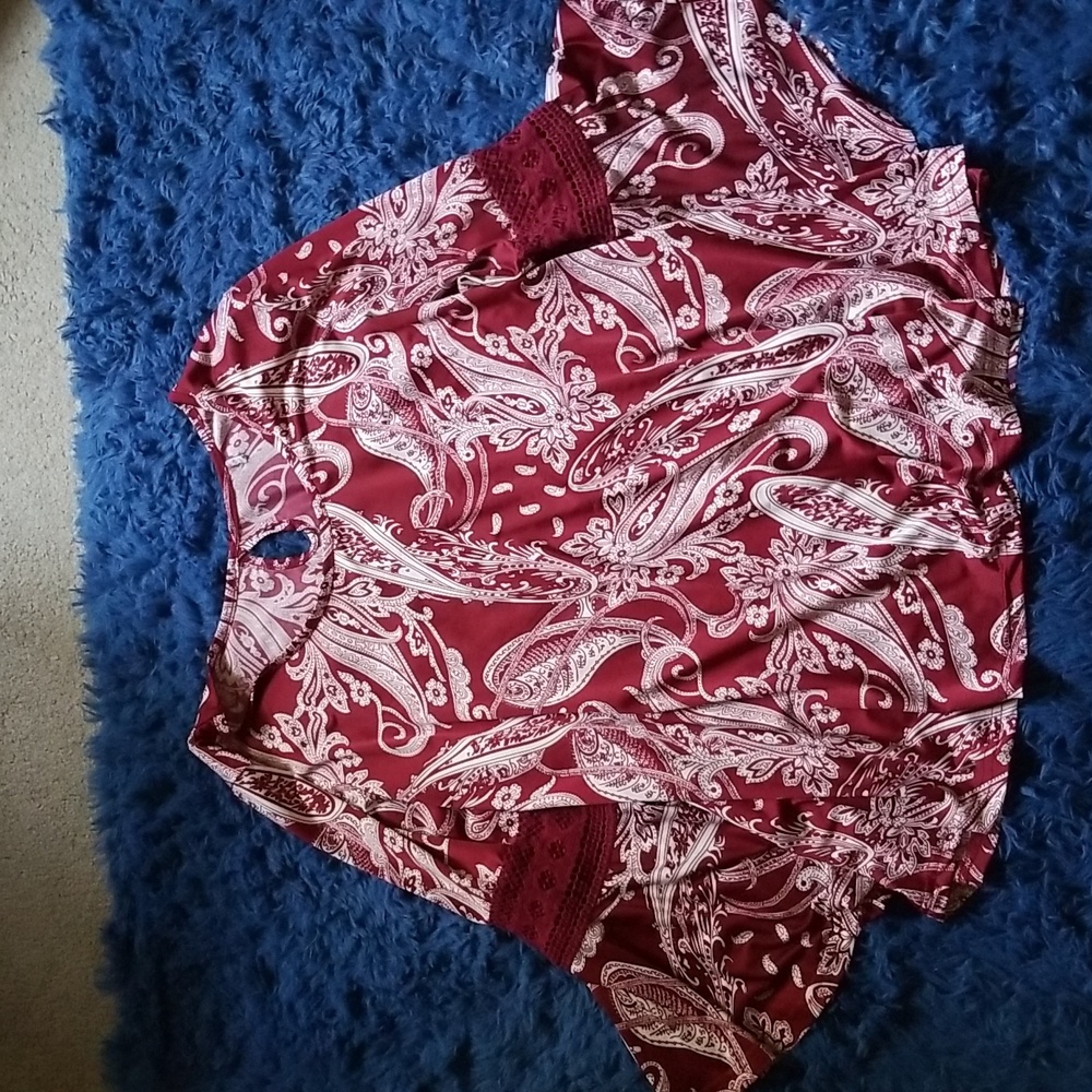 Beautiful maroon/white bell sleeve blouse
